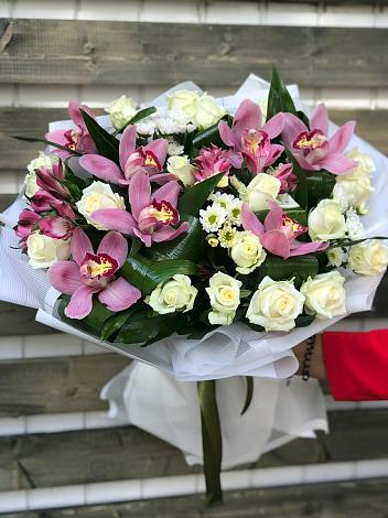 Букет цветов из: Розы и Хризантемы в Волжске