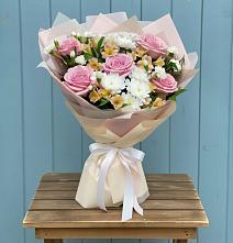 Букет цветов из:  Гвоздики, Орхидеи и Розы #REPLACE_PRED# Волжске