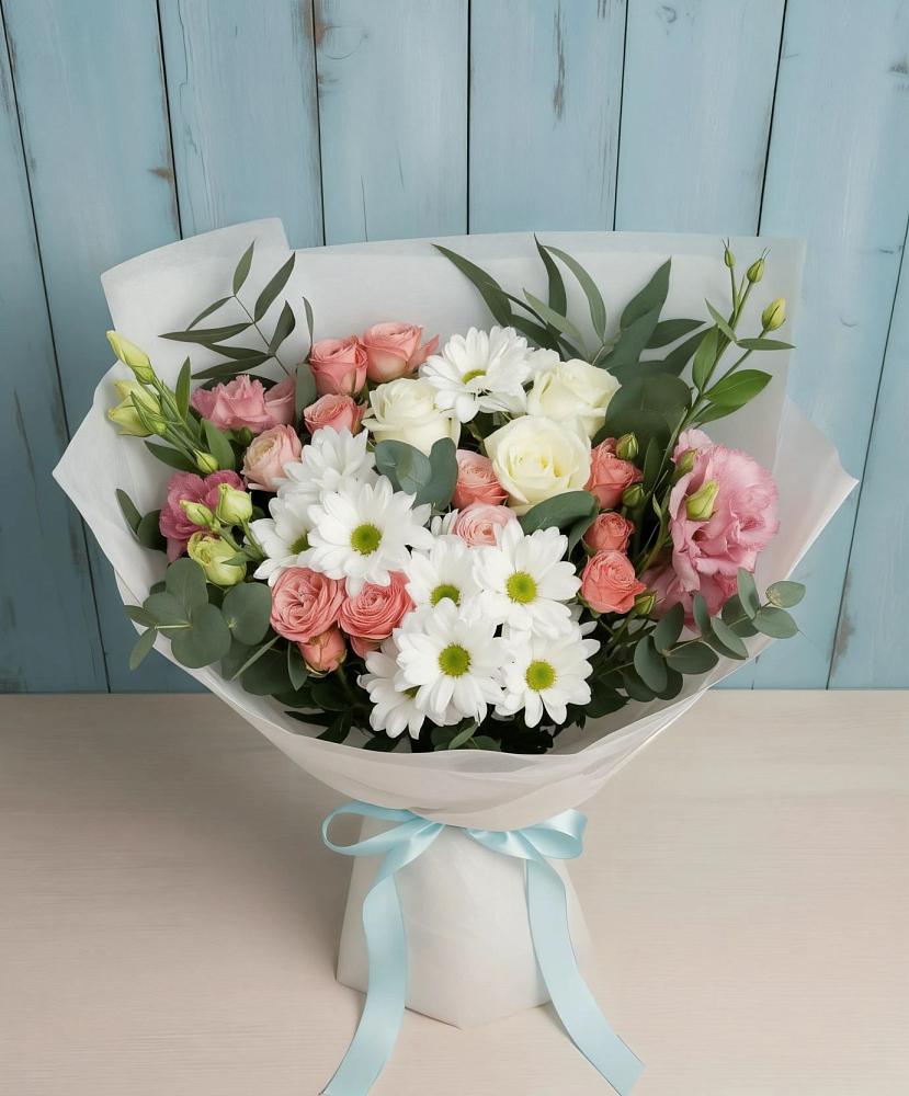 Букет цветов из: Розы, Лизиантусы и Хризантемы в Волжске