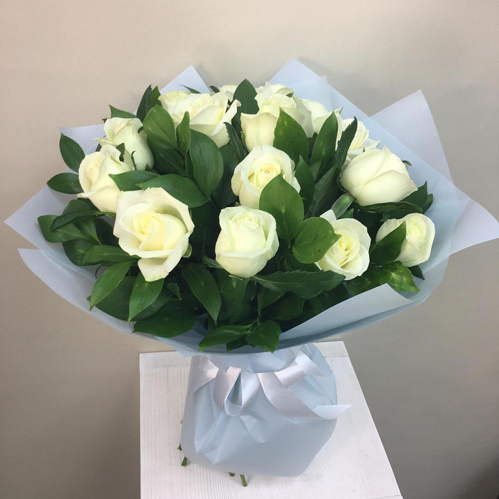 Букет 15 Белых роз Проуд в Волжске