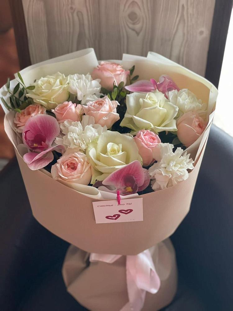 Букет цветов из: Орхидеи, Розы и Гвоздики в Волжске