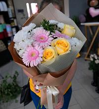 Букет цветов из:  Герберы, Розы и Хризантемы в Волжске