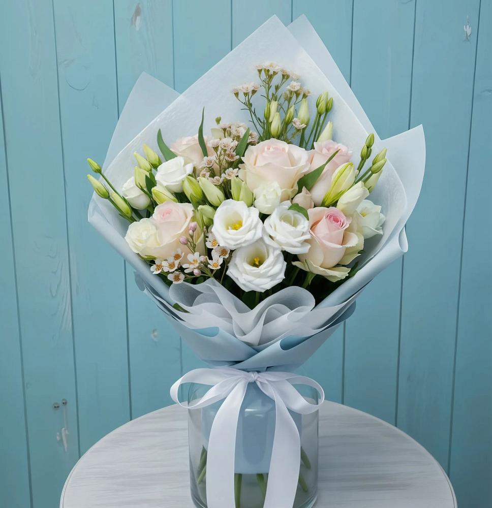 Букет цветов из: Розы и Лизиантусы в Волжске