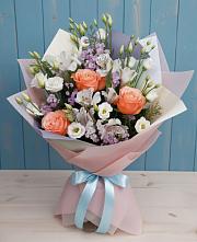 Букет цветов из:  Лизиантусы, Розы, Альстромерии и Гипсофила в Волжске