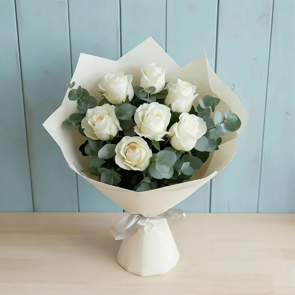 Букет Белые розы в Эвкалипте в Волжске
