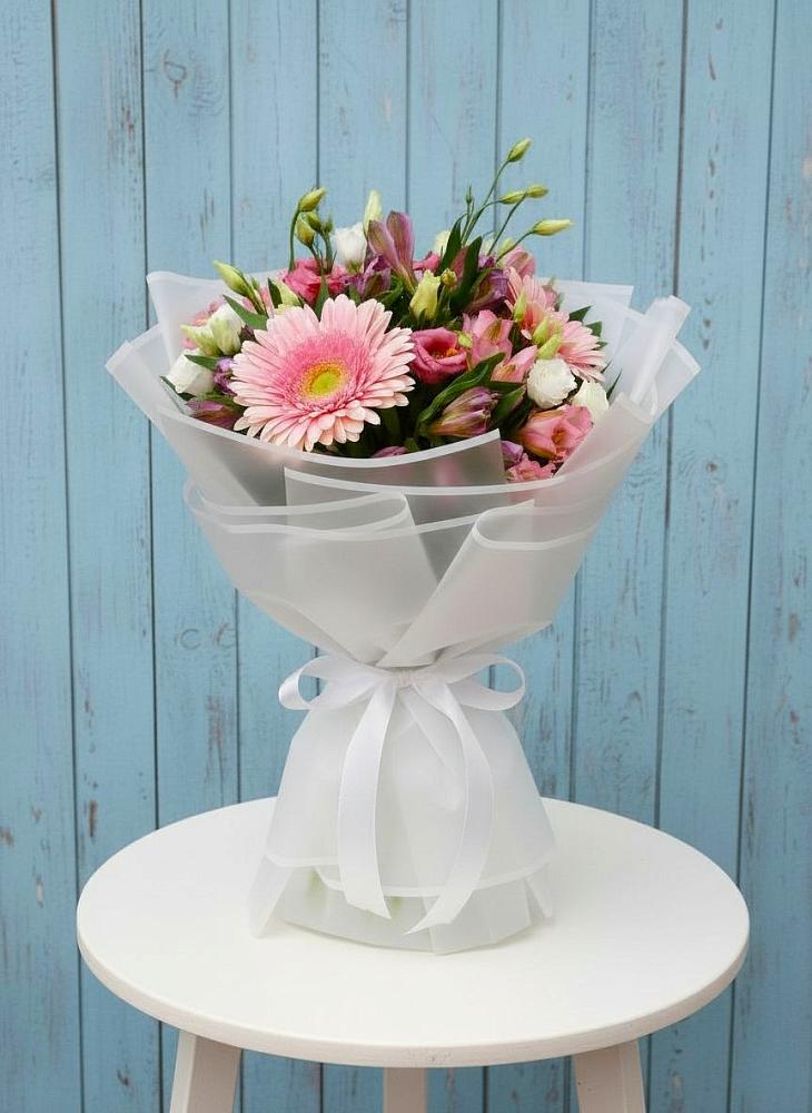 Букет цветов из: Герберы, Альстромерии и Лизиантусы в Волжске