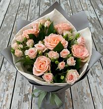 Букет цветов из:  Розы в Волжске