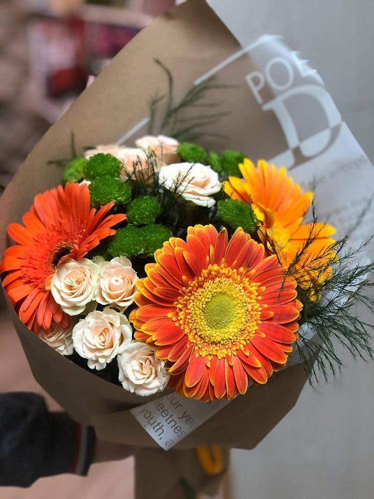 Букет цветов из: Герберы, Хризантемы и Розы в Волжске