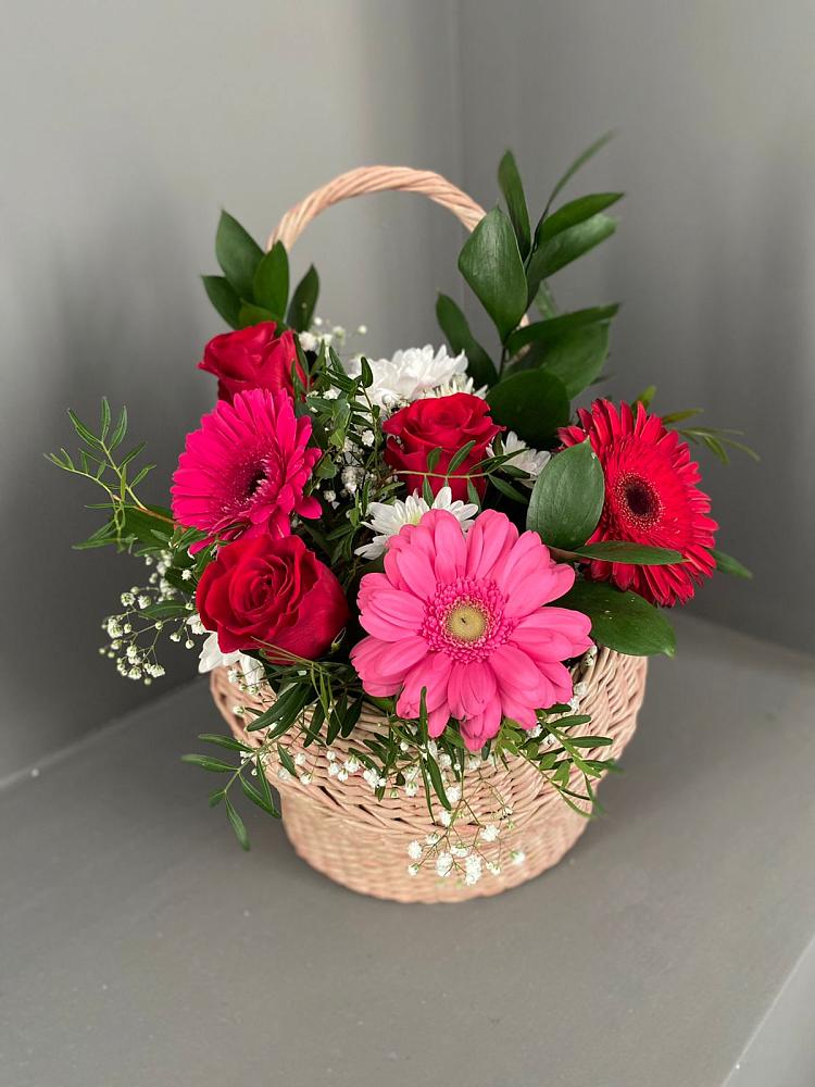 Цветочная композиция из Розы, Хризантемы и Герберы в корзине в Волжске