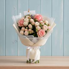 Букет цветов из:  Розы в Волжске