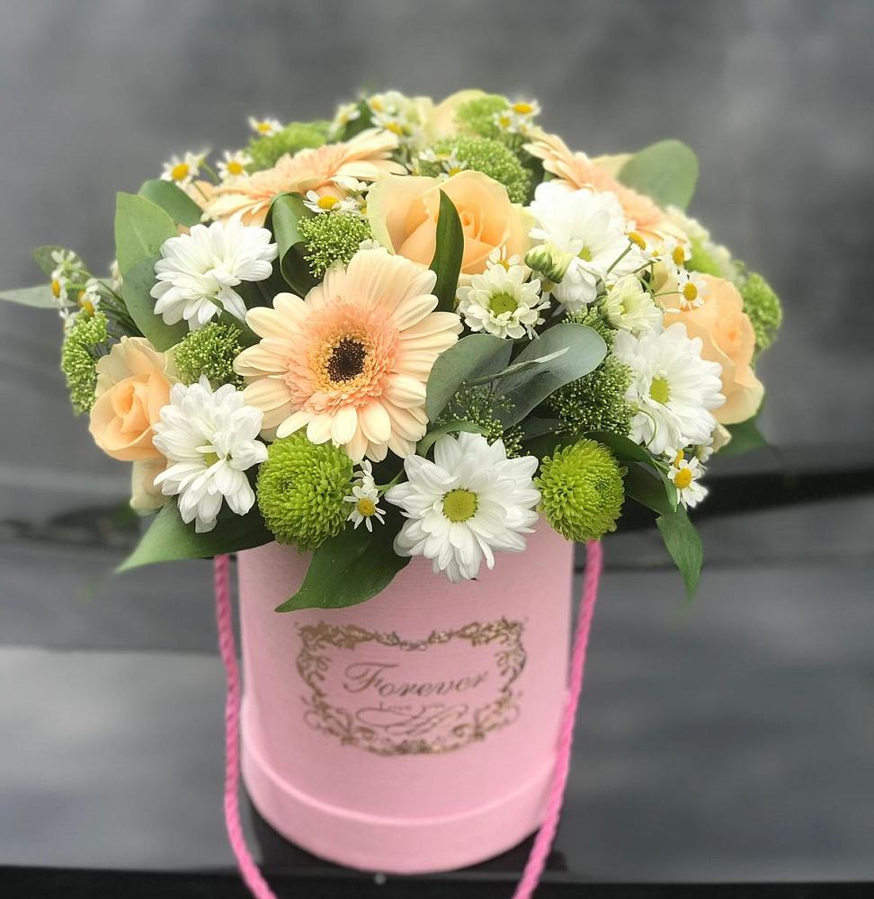 Цветочная композиция из Розы, Герберы и Хризантемы в шляпной коробке в Волжске