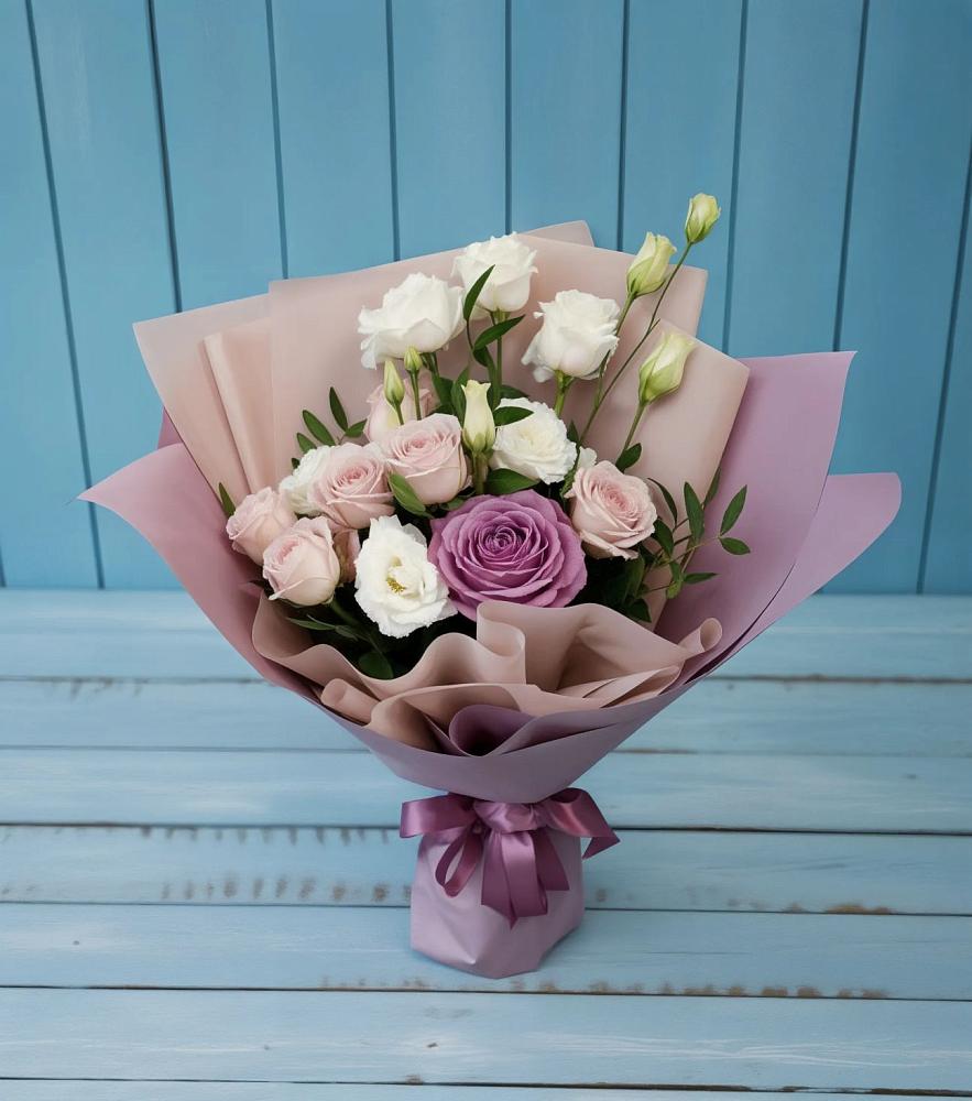 Букет цветов из: Розы и Лизиантусы в Волжске